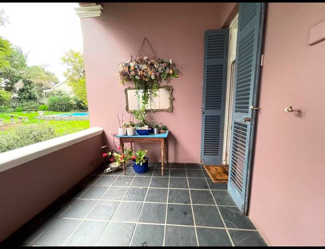 4 BEDROOM HOUSE FOR SALE IN BERGZICHT